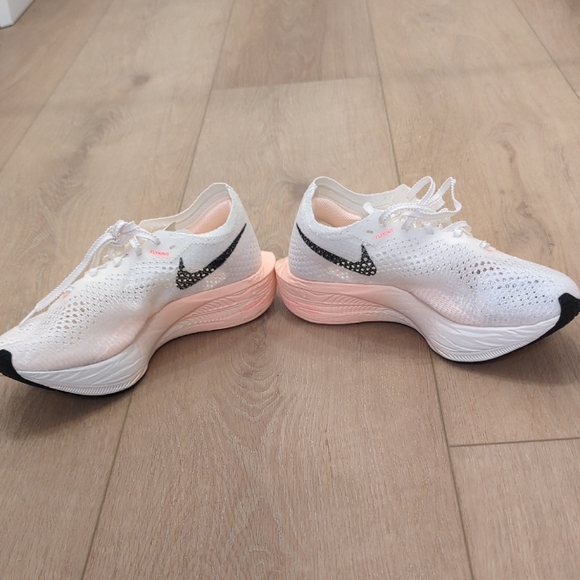 Nike Women's ZoomX Vaporfly - Picture 2 of 6